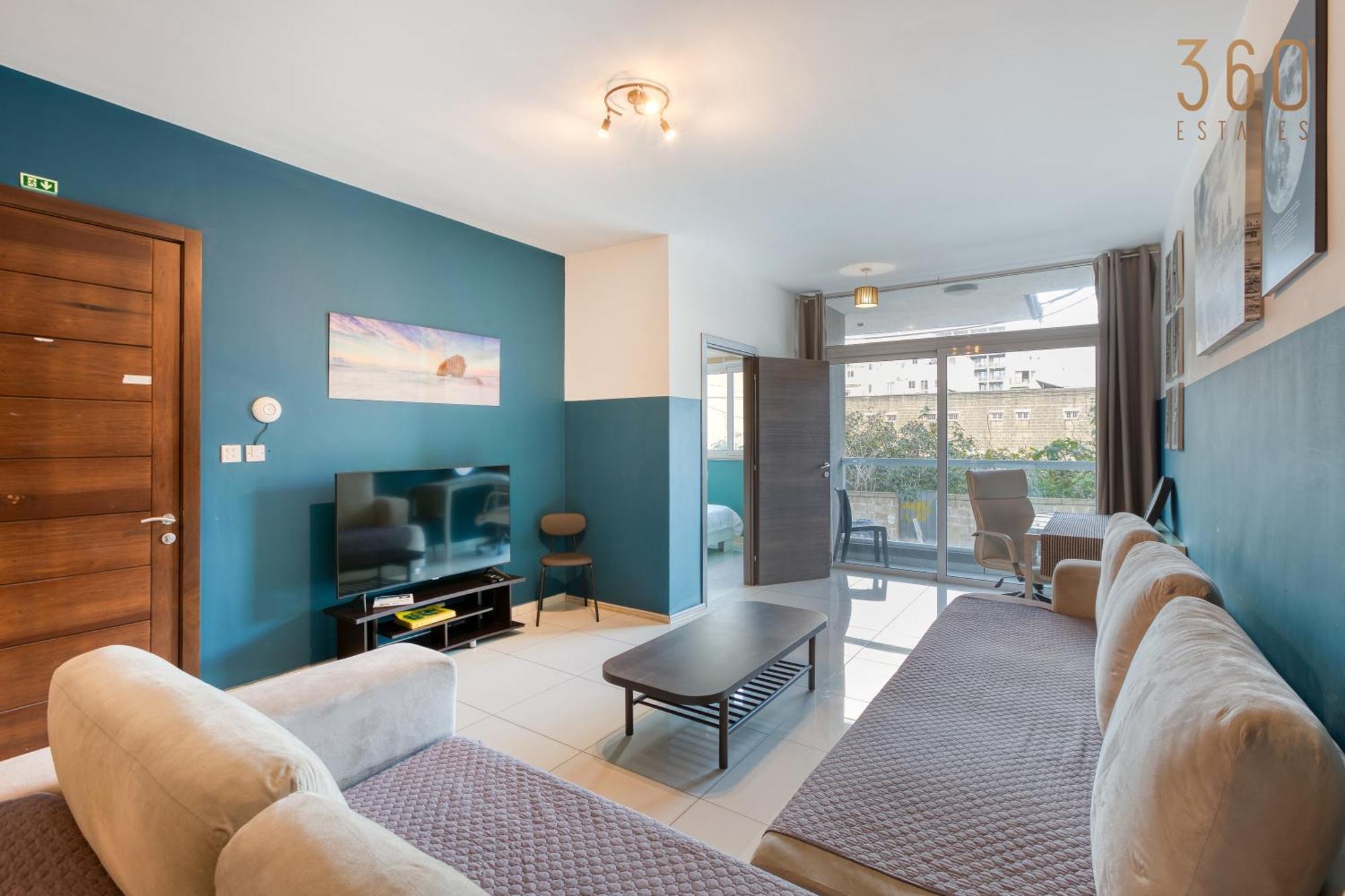 Apartment Spacious, 10 Seater Sofa, 3bed3bath With Wifi & Ac By 360 Estates Gzira